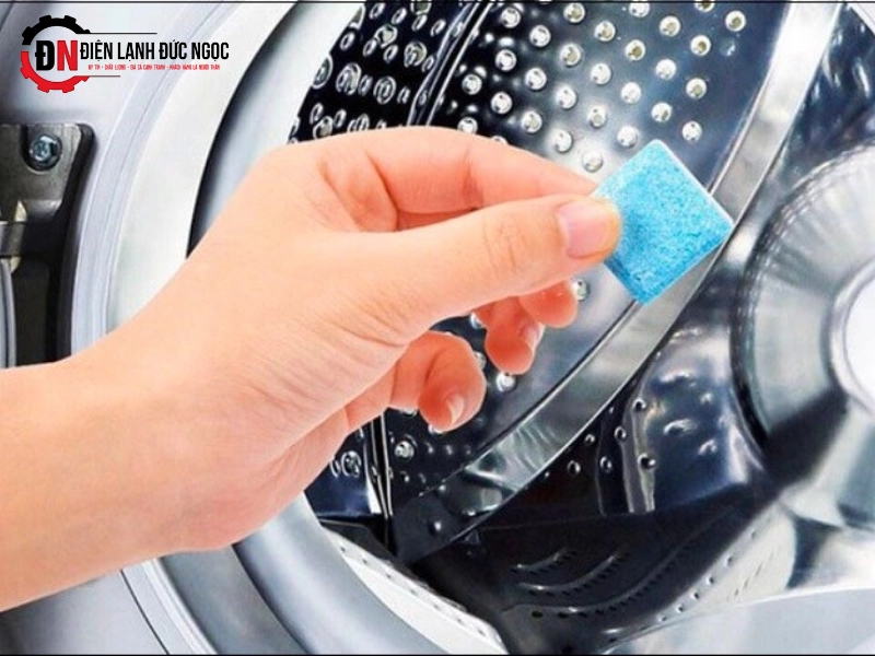 Sử dụng chất tẩy rửa chuyên dụng cho máy giật