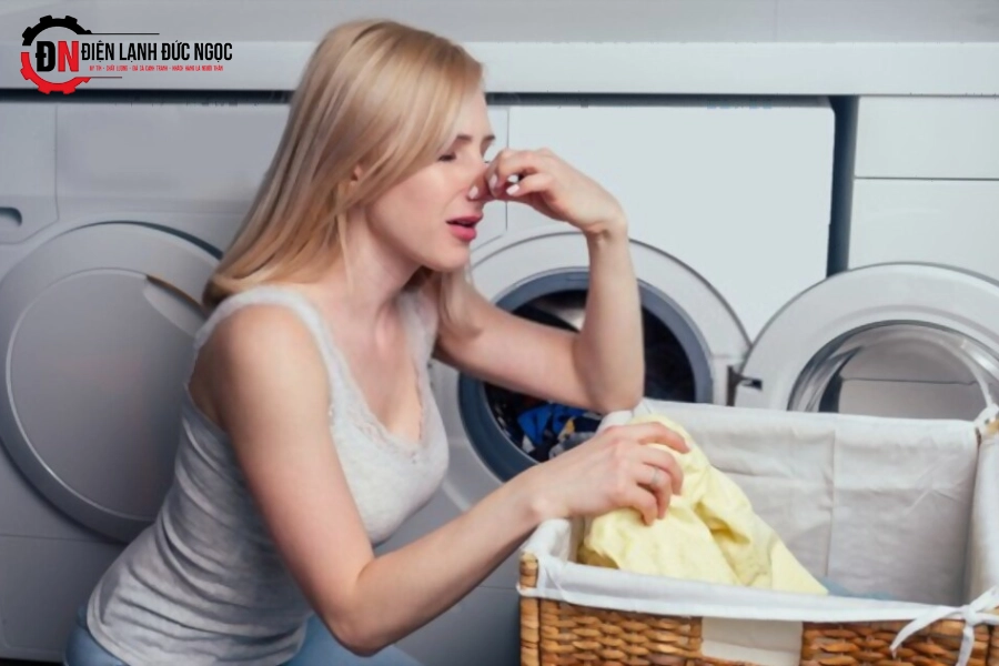 Máy Giặt Có Mùi Hôi: Nguyên Nhân, Cách Khắc Phục Triệt Để