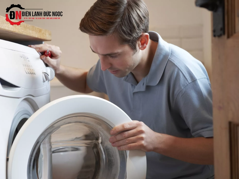 Hướng dẫn khắc phục máy giặt không vào điện tại nhà 