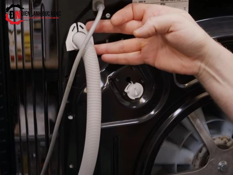 Những nguyên nhân khác khiến máy giặt Aqua báo lỗi F4