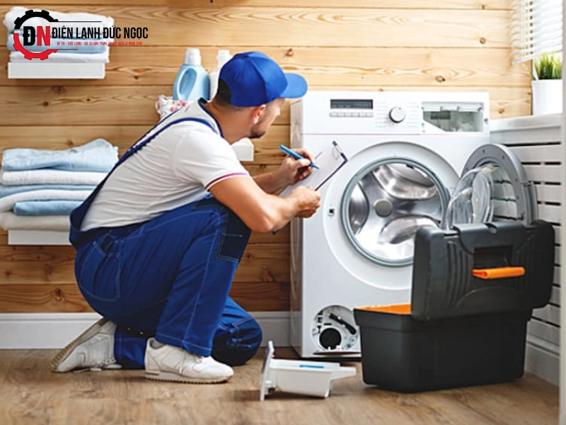 Khi nào nên gọi thợ sửa máy giặt chuyên nghiệp