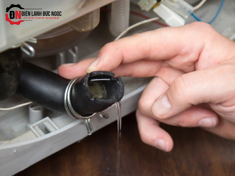 Cách tự  khắc phục máy giặt bị tràn nước tại nhà 