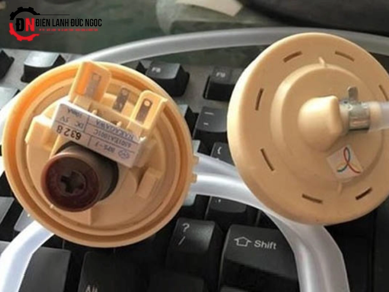Kiểm tra cảm biến mực nước (phao áp suất)